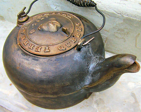 Terreau and Racine Quebec cast iron kettle